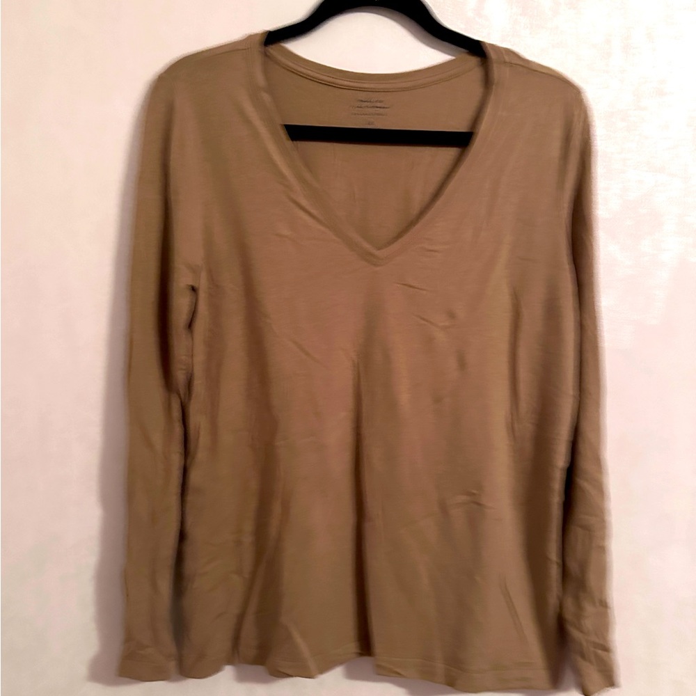 Banana Republic timeless tee